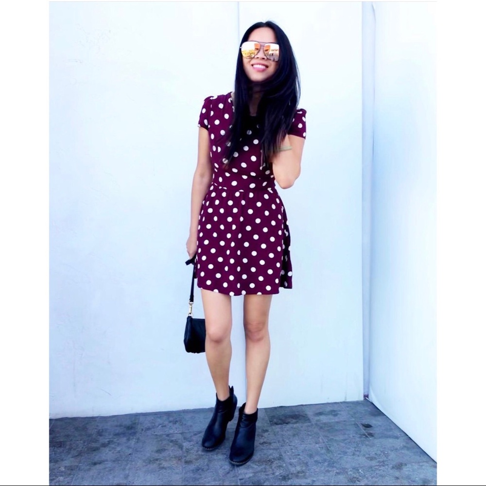 Welcome to my closet 😊 - Picture 4 of 8